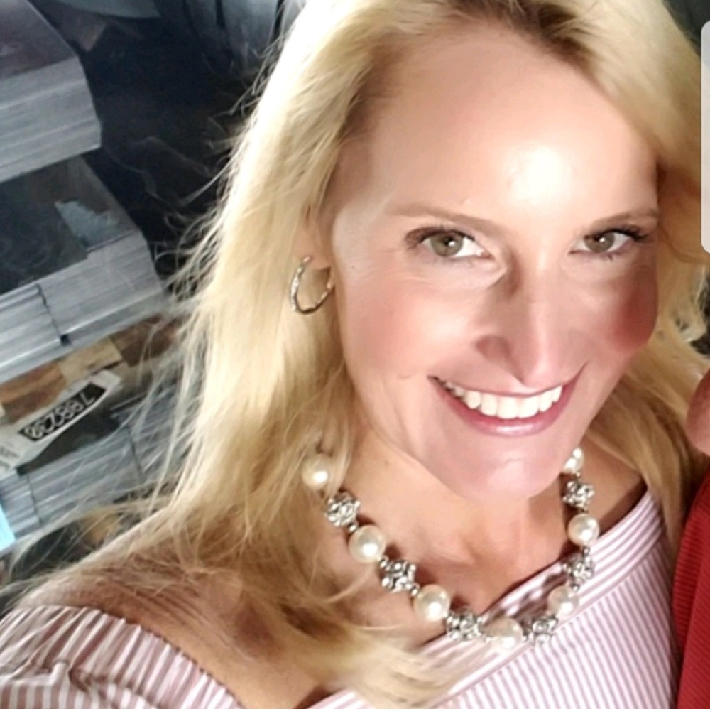 Meet your Posher, Angela